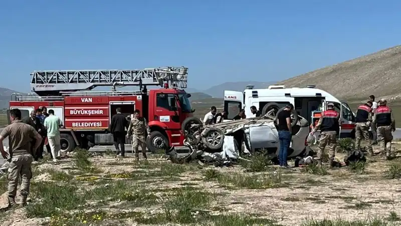 Van'da meydana gelen korkunç kaza: 4 can aldı, 2 kişi yaralandı!
