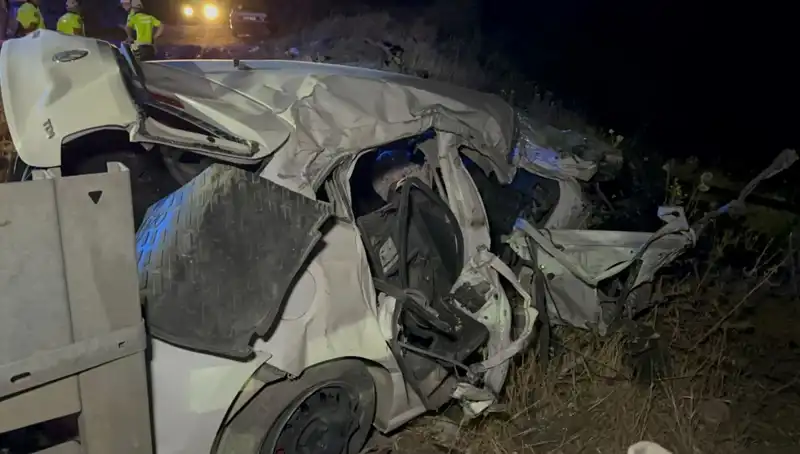Ters Şeride Giren Otomobil Tankerle Çarpıştı: Feci Kaza 1 Ölü, 2 Yaralı!