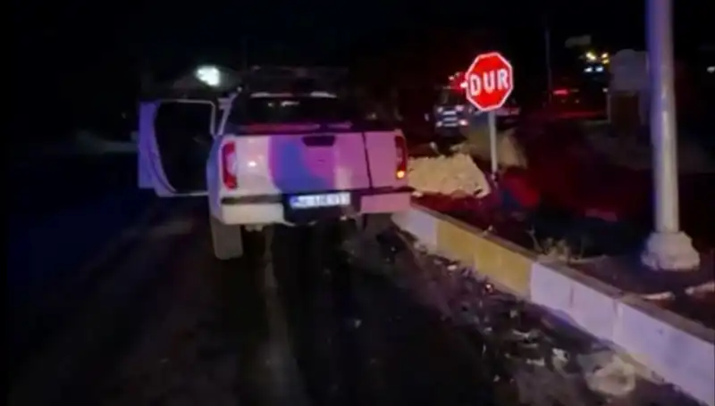 İzmir'de Feci Kaza: Kamyonet ile Ticari Araç Çarpıştı, 7 Yaralı