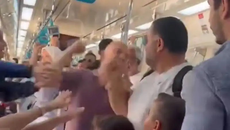 Marmaray'daki Yumruklu Kavga: Yolcular İhbar Etti, Güvenlik Özeldir