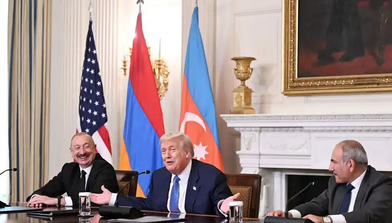 Aliyev'den Ermenistan'a Anayasa Çağrısı: Zaman Kaybetmeye Gerek Yok!