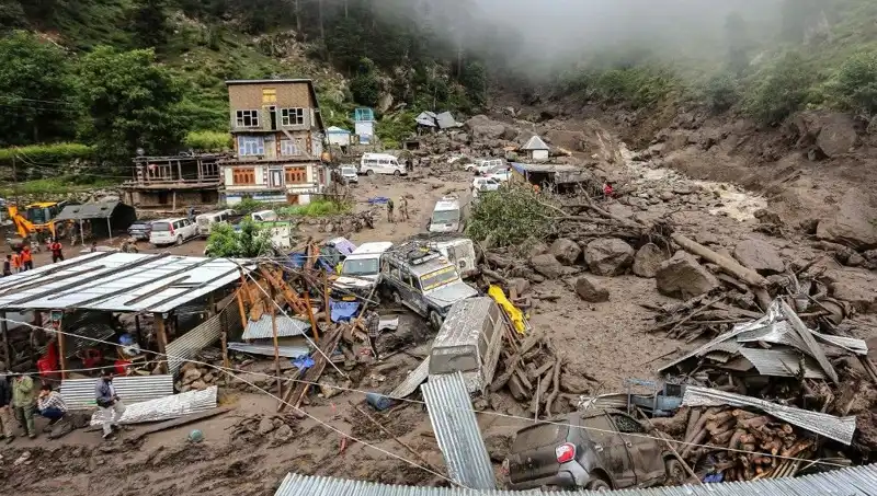 Hindistan'da Sel Felaketi: 60 Hayat Gitti, 200'den Fazla Kayıp Var