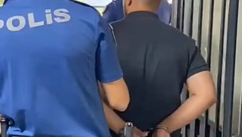 İzmir'de Polise Saldıran Şahıs, Yakalandı ve Tutuklandı!