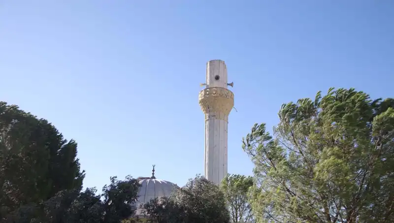 Muğla'da Fırtına: Minarenin Külahı ve Ev Çatıları Uçtu, Zarar Büyüdü!