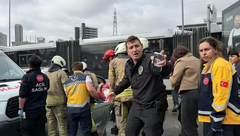 Metrobüs Kazası Şoku: Seferler Durduruldu, Can Kaybı ve Yaralılar Var