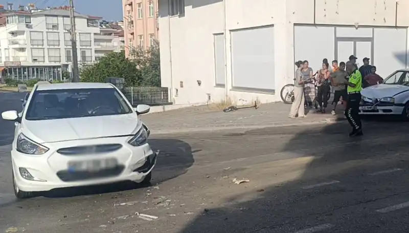 Antalya’da Feci Trafik Kazası: İki Otomobil Çarpıştı, Yaralılar Var