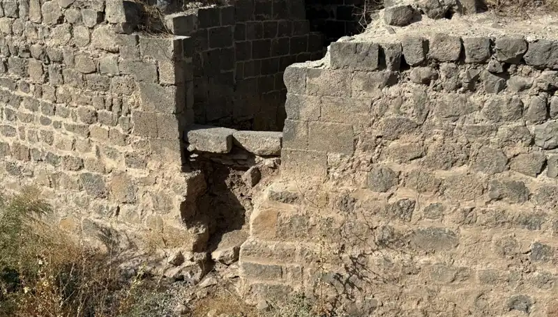 Diyarbakır'da Tarihi Kilisenin Gizemli Geçmişine Işık Tutan Eser Bulundu