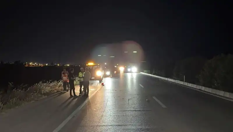 Adana'da Zincirleme Trafik Kazası: Üç Araç Karıştı, Yaralılar Var!