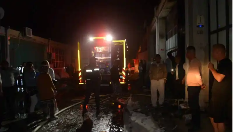 Gözlük Fabrikasında Patlayan Yangın: Ekipler Hızla Müdahale Etti