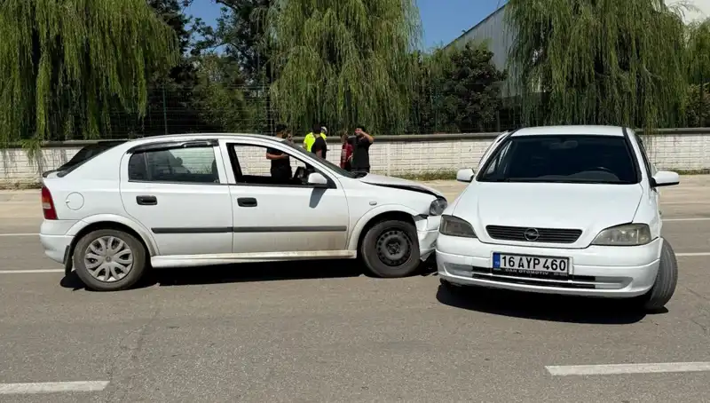 İki Otomobilin Çarpışması Sonucu İki Kişi Yaralandı!