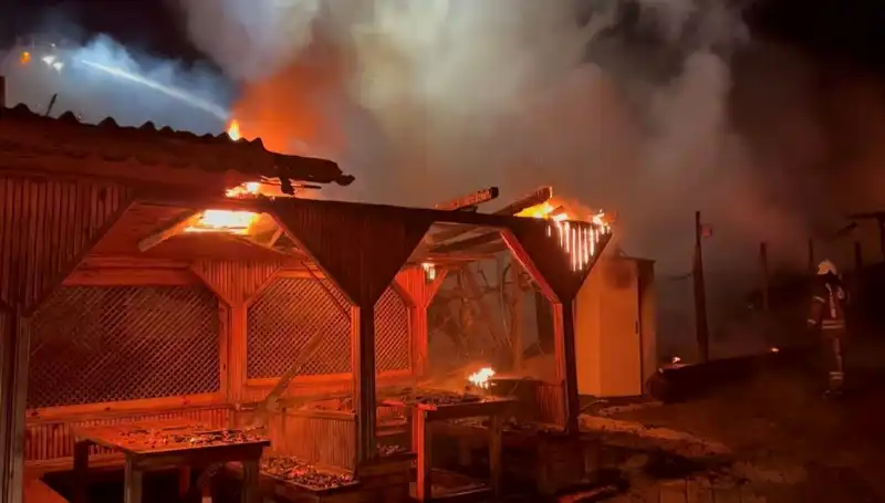 Şile'de Altı Gözleme Restoranı Yangında Küle Döndü: Detaylar