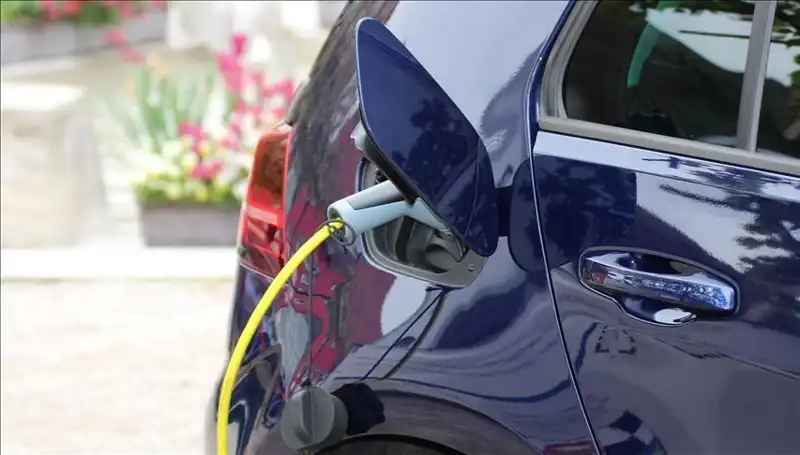 Tesla'yı Geride Bırakan Yeni Elektrikli Araç 1500 Kilometre Menzil Sunuyor!