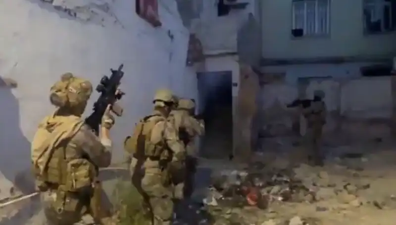 Türkiye Genelinde Dev Uyuşturucu Operasyonu: 2.311 Gözaltı!