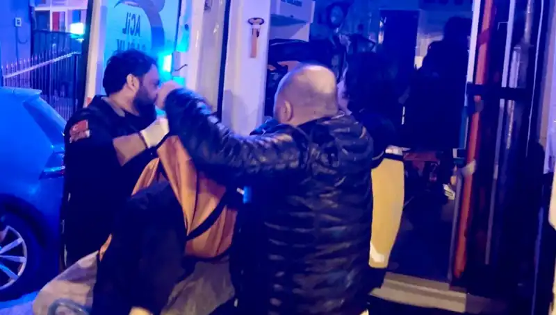 Genç Kız, Tartıştığı Babasını Silahla Vurdu: Olayın Ardındaki Gerçekler