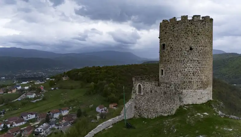 Sokolac Kalesi: Bosna Hersek’in Tarih Biriktiren Gözbebeği
