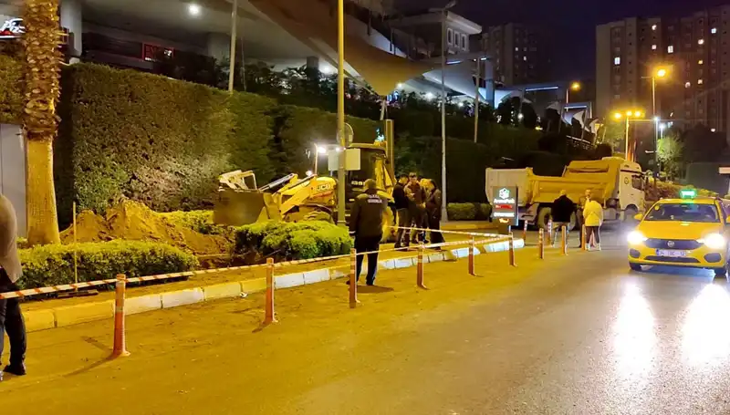 AVM Girişinde Doğalgaz Paniği: Alışveriş Keyfi Bir Anda Hız Kesiyor!