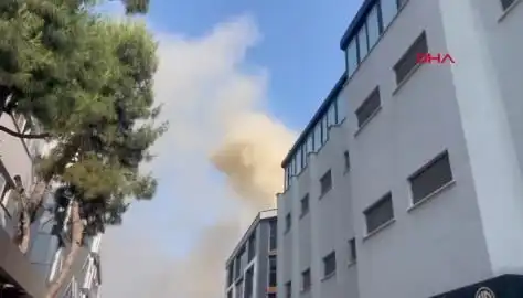 İstanbul’da 4 Katlı İş Merkezinde Yangın: Müdahale Devam Ediyor
