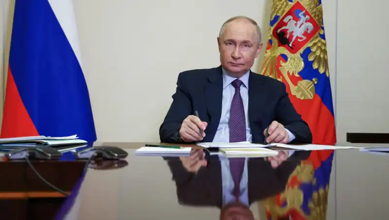 Putin, Esad'ı Suriye'de Tutmak İçin Her Yolu Deniyor