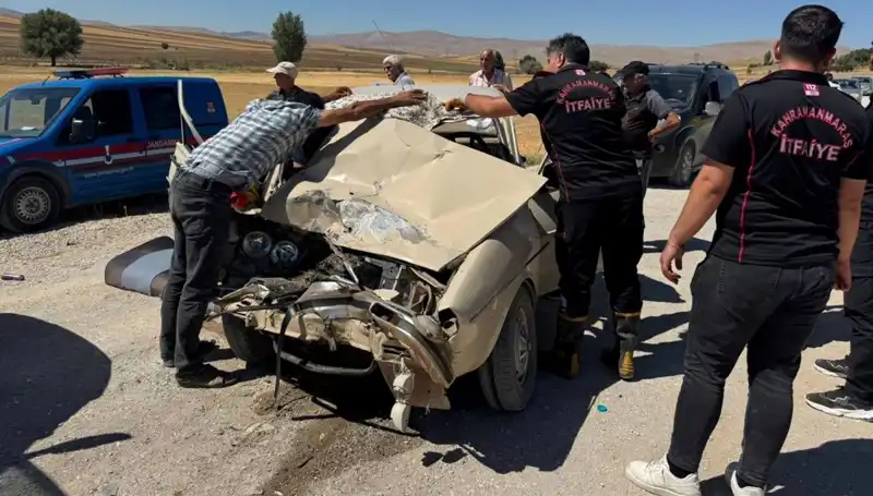 Kahramanmaraş’ta Korkunç Kaza: Kamyonet ile Otomobil Çarpıştı!