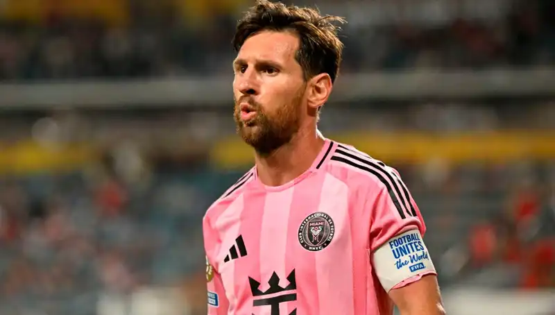 Messi, İlk Maçında Beraberlikle Başladı: Direkten Dönen Şutun Hikayesi