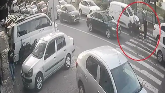 Motosiklet Yaya Geçidinde İkisi de Sokağın Kurbanı Oldu