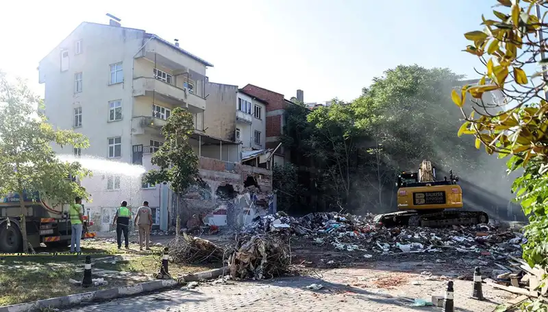 Sındırgı'da Artçı Sarsıntılar Sürdü: 4.0, 3.6, 3.9 Şiddetinde Değişimler Yaşandı