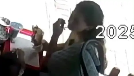 Şaşkınlık Yaratan Olay: Saçını Tostun İçine Koydu!