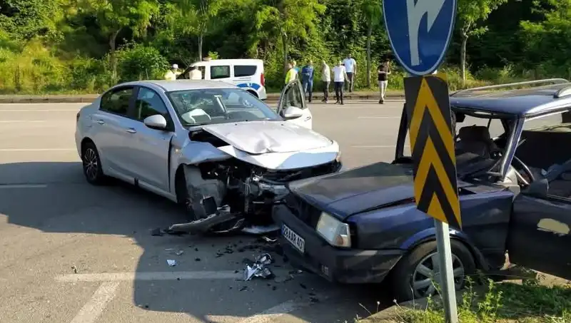 Görele'de Şok Eden Kaza: Araç Camından Fırlayan Sürücü Hastaneye Kaldırıldı!