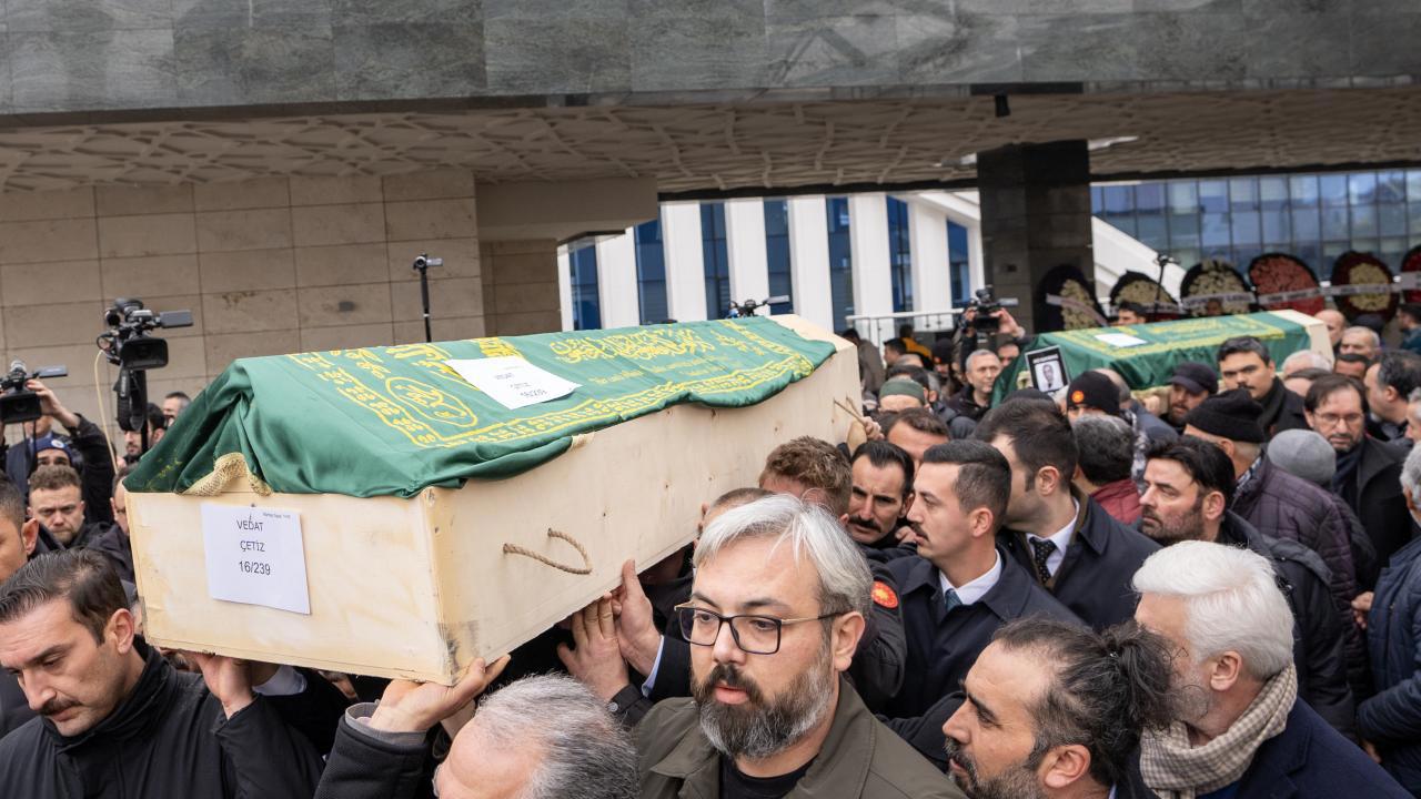 Bolu'da Yaşanan Faciada Hayatını Kaybedenlerin Cenazeleri Son Yolculuklarına Uğurlandı