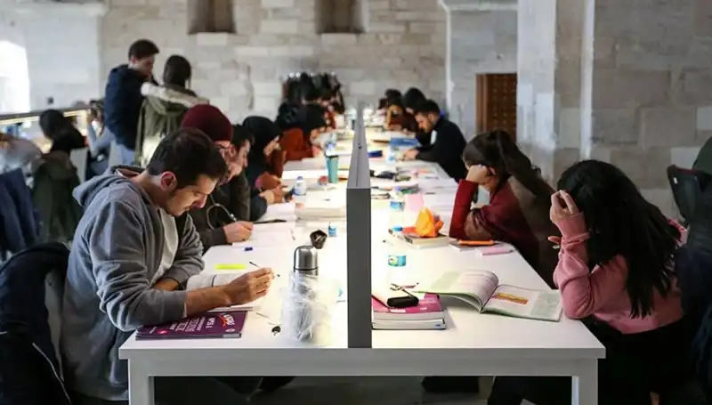 Üniversiteler 2024 Akademik Yılı Başlangıç Tarihlerini Duyurdu