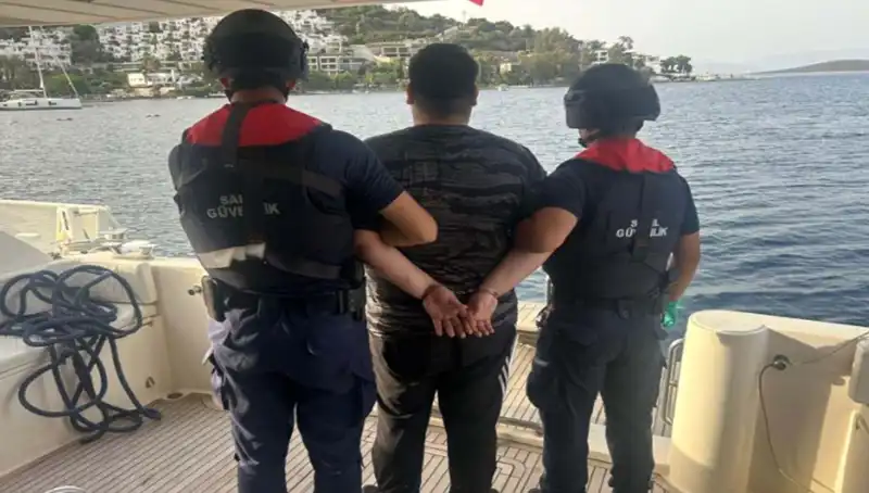 ** Cinayetten Aranan Casper Çetesi Üyesi Polisi Hayrete Düşürdü!**