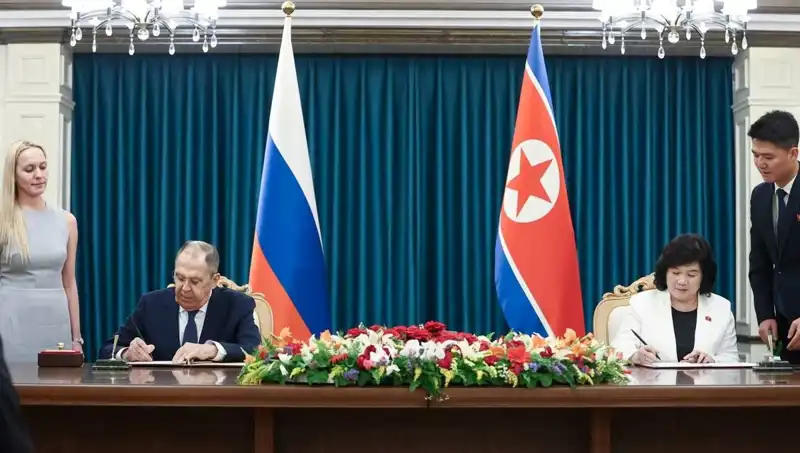 Rusya ile Kuzey Kore Arasında Önemli Görüşme: Lavrov’un Açıklamaları Ne Anlama Geliyor?