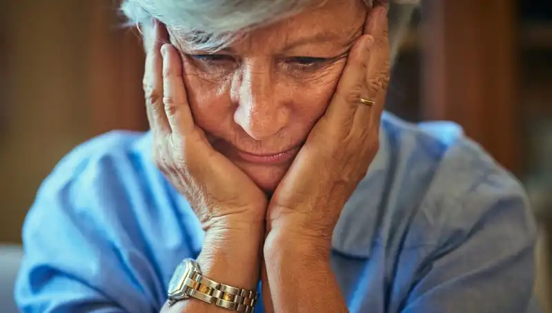 40'lı Yaşlarında Alzheimer Tehditi: Stresi Erken Belirtileri Sandı