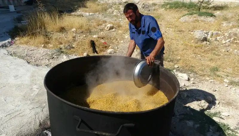 Ağustos’un Gelmesiyle Kazanlar Kaynamaya Başladı: Geleneksel Etkinlikler Ülkede Coşku Yarattı