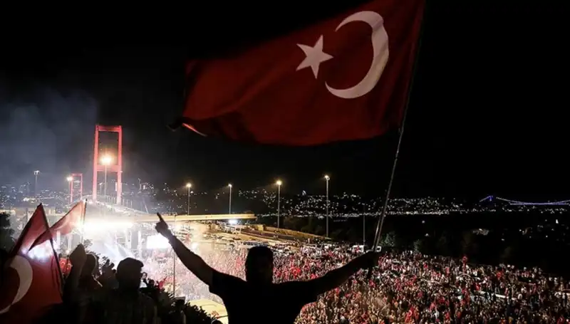 15 Temmuz'un Unutulmaz Anları: "En Uzun Gece" İlk Defa Külliye'de Sahnelenecek
