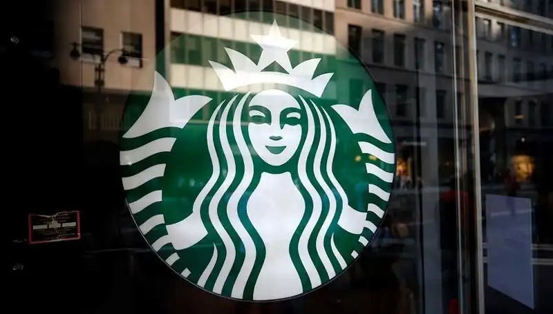 Starbucks, Küresel Satışlarındaki Düşüşle Sarsıldı: Nedenleri ve Etkileri