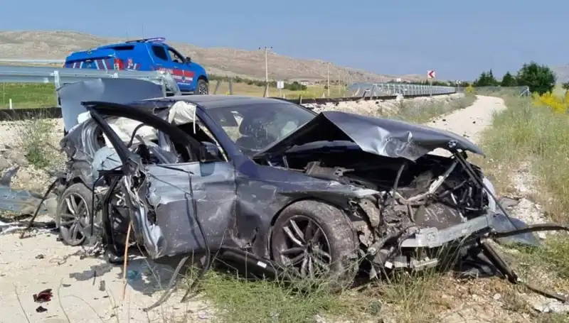Sivas'taki İki Ayrı Trafik Kazasında 9 Kişi Yaralandı