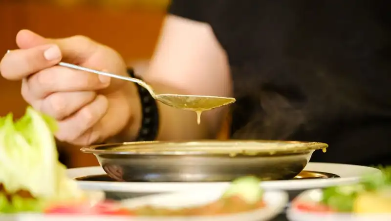 Akşam Yemeğini Ne Zaman Yemelisiniz? Sağlıklı Bir Rutin Oluşturma Rehberi
